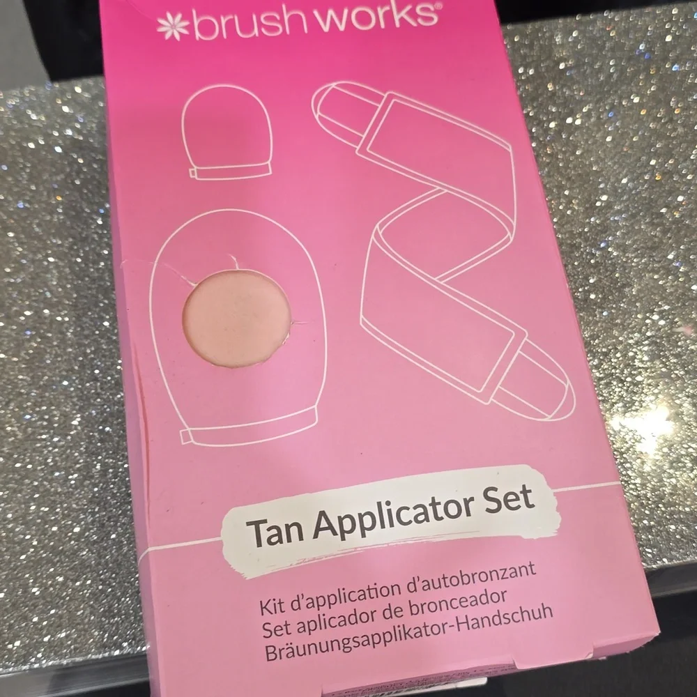Brush Works Tan‎ Applicator Set